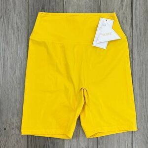 Buffbunny Women Size M Yellow Legacy Nubre Biker Seamless Pull On Shorts NEW Gym